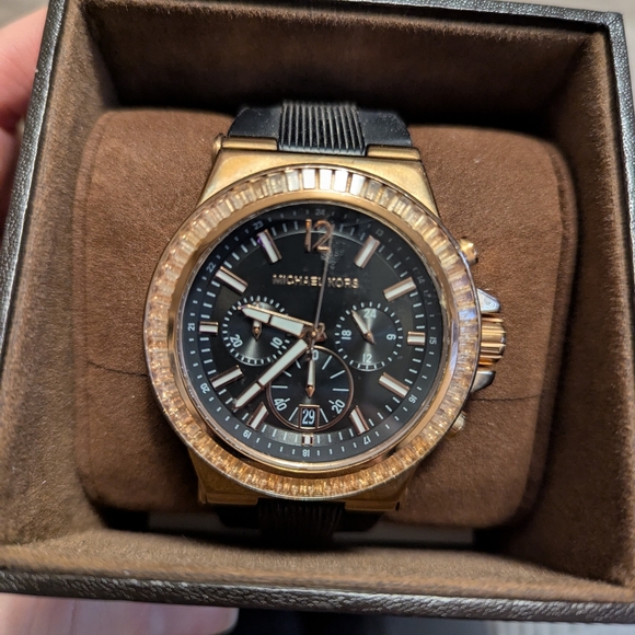 Michael Kors Dylan watch - Picture 3 of 5